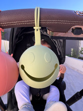 Cargar imagen en el visor de la galería, BabyMuu - Portachupete - cara feliz para Coche o Bolso
