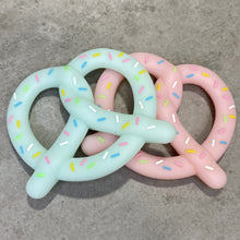 Cargar imagen en el visor de la galería, Mordedor Pretzel
