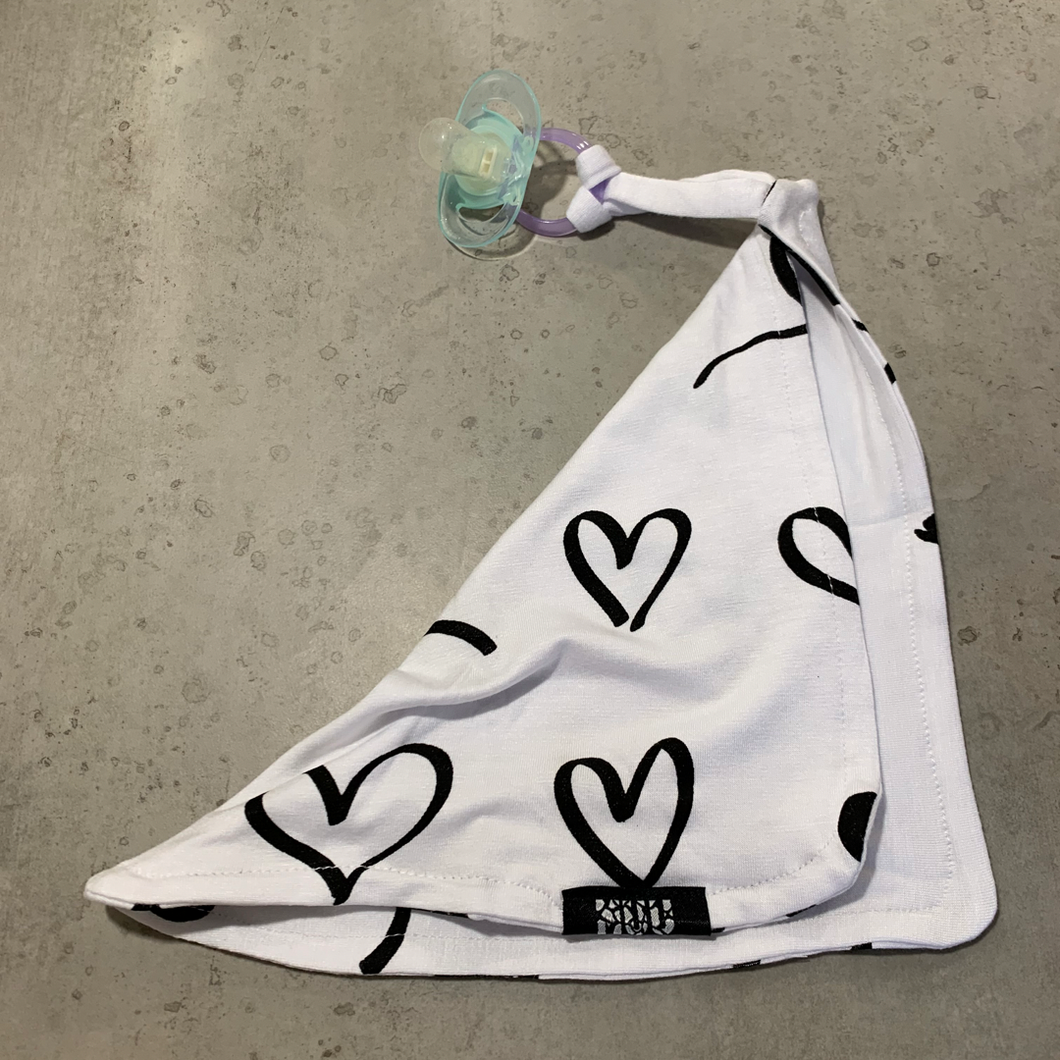 Muu Tutito + porta chupete Corazones Negros