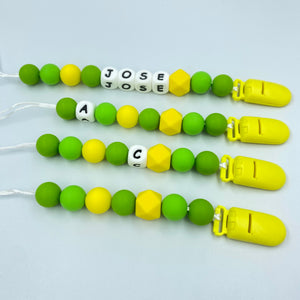 BabyMuu - Porta Chupetes - Accesorios - Verde Amarillo - Nombre Personalizable - Cuencas Redondas